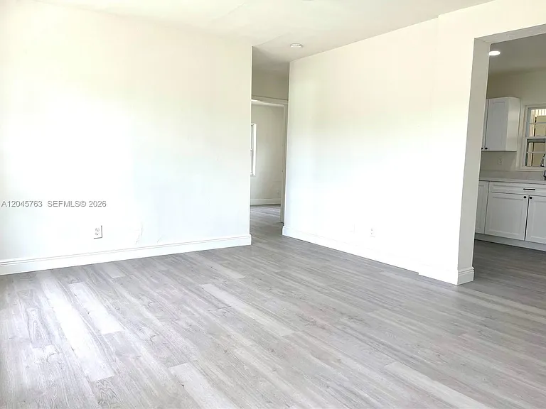 1004 SW 24th Ave #1 — Photo 4