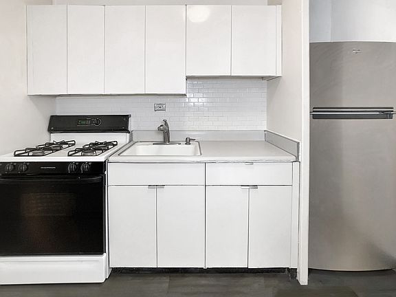 4th image of 330 E 33rd St APT 4G