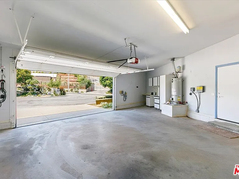 18244 Coastline Dr — Photo 22