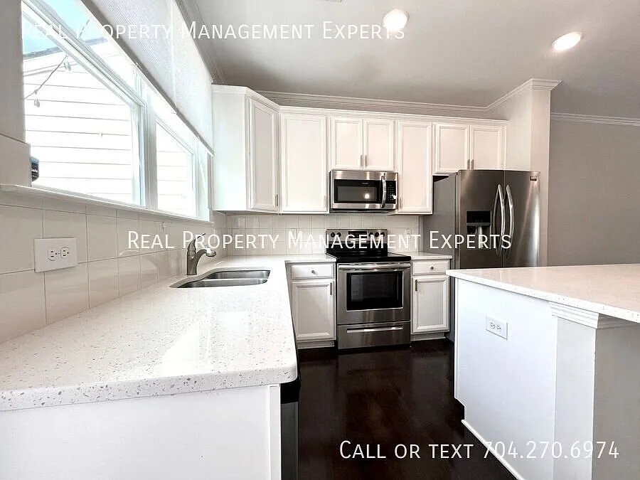 Coming Soon ! Stunning 2br/2.5ba Townhouse In Belmont! — Photo 4