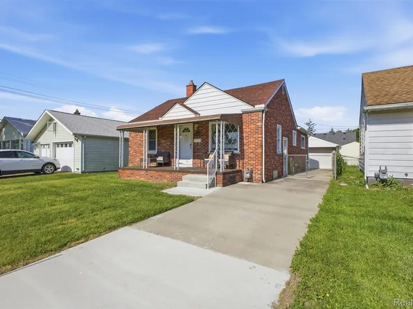 1130 Electric St, Wyandotte, MI 48192