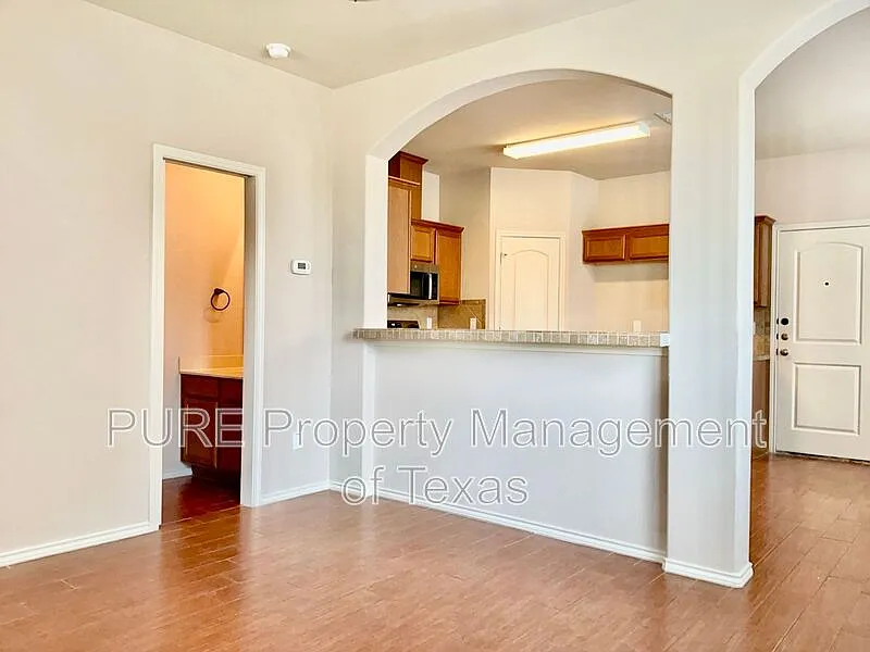 3 bed, 2.5 bath, 1351 sqft, $1,650 — Photo 4