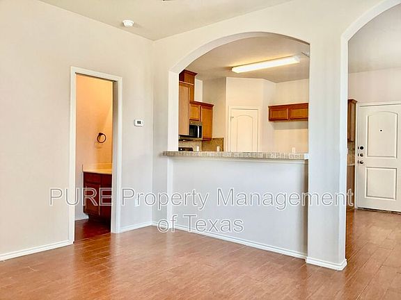 4th image of 124 S Holly St