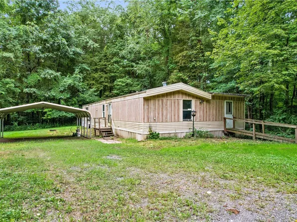 793 Pine Grove Rd, Beaver, PA 15009