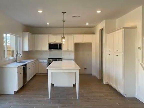 3rd image of 6586 E Lyell Ave