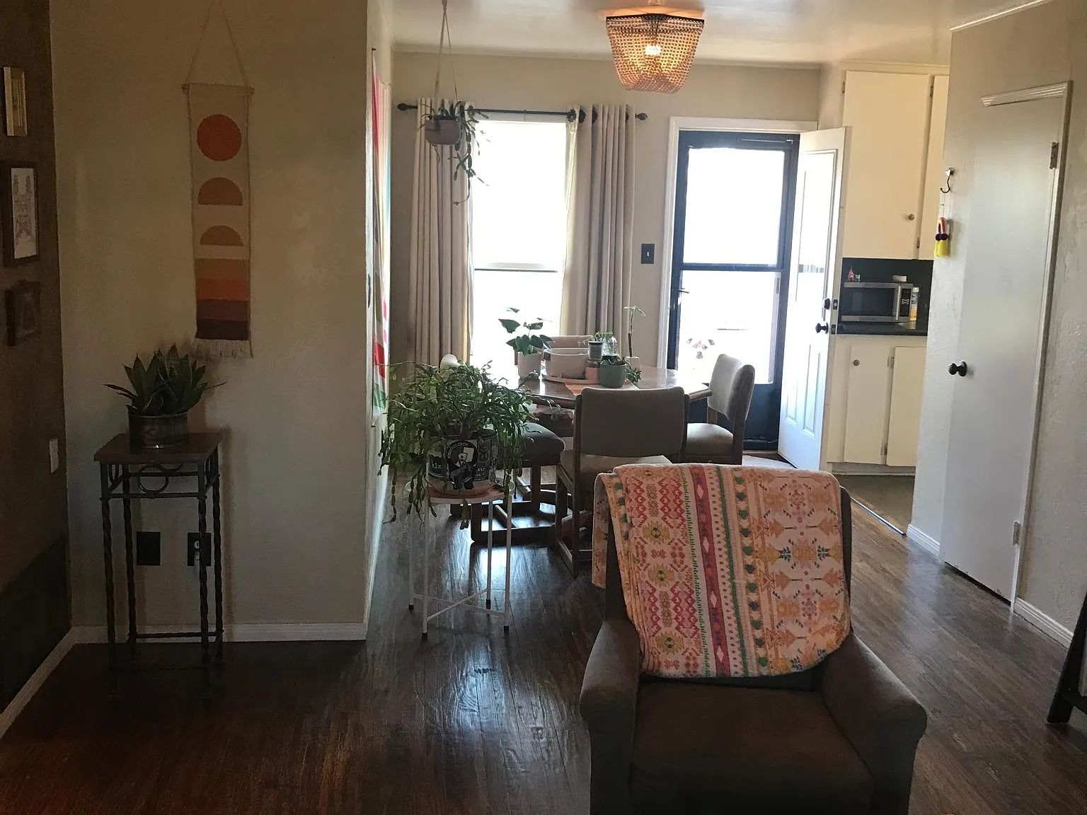 3 bed, 993 sqft, $1,600 — Photo 2