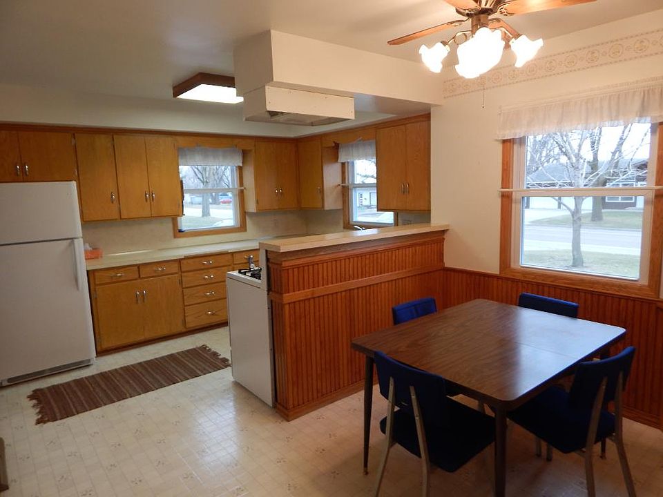 1st image of 1024 Summit Ave
