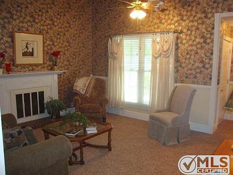 4th image of 104 Valley View Dr