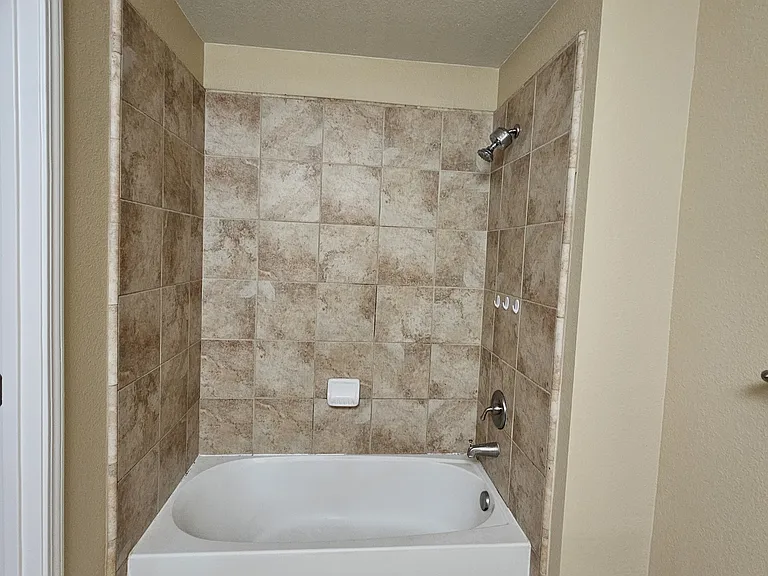 E Acacia St — Photo 10
