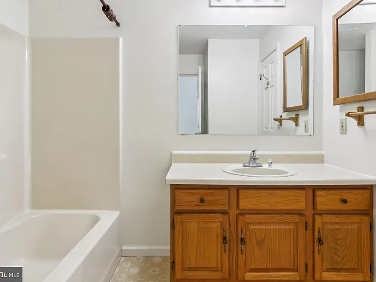 1232 Lakeview Dr — Photo 14