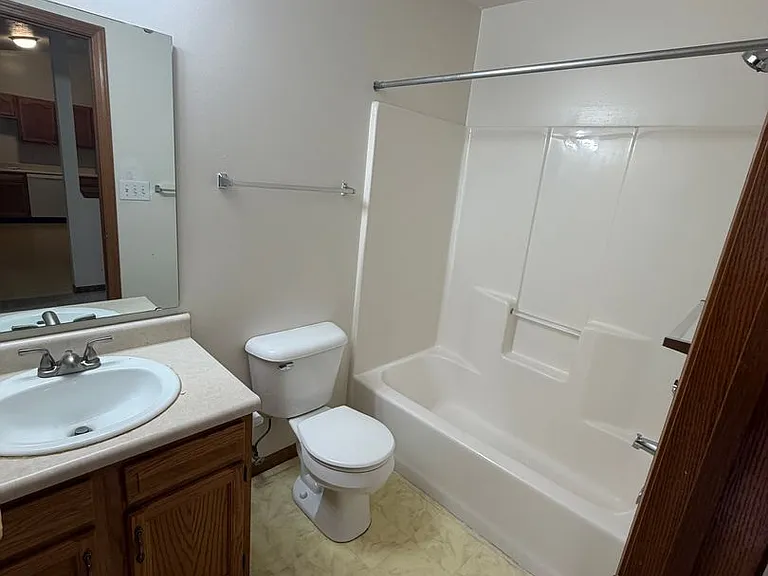 3516 Thornhill Cir W — Photo 14