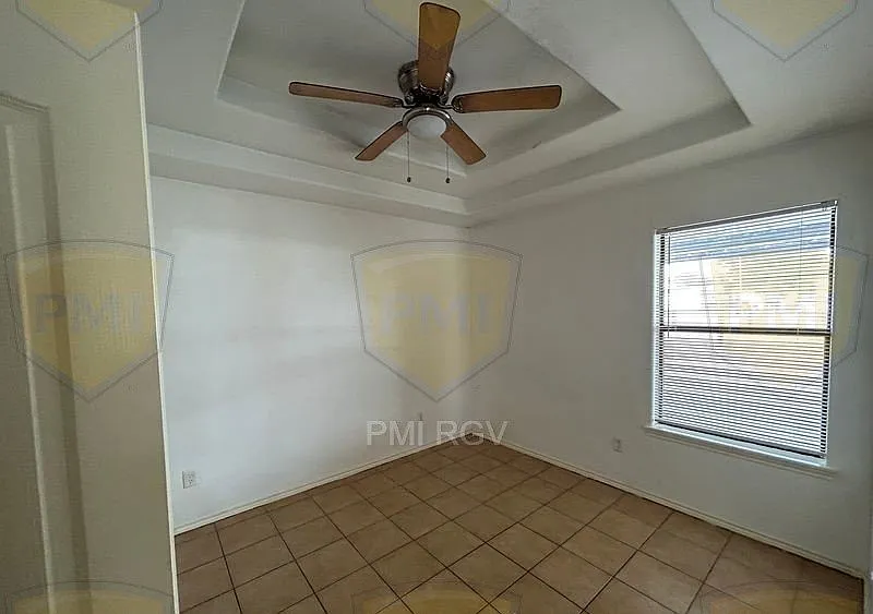 3 bed, 2.0 bath, $895 — Photo 3