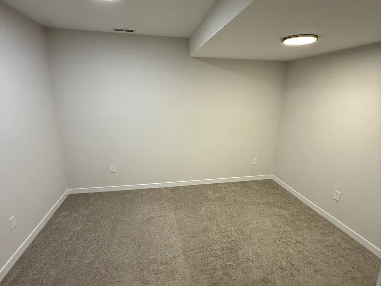 205 E Broadway St — Photo 14