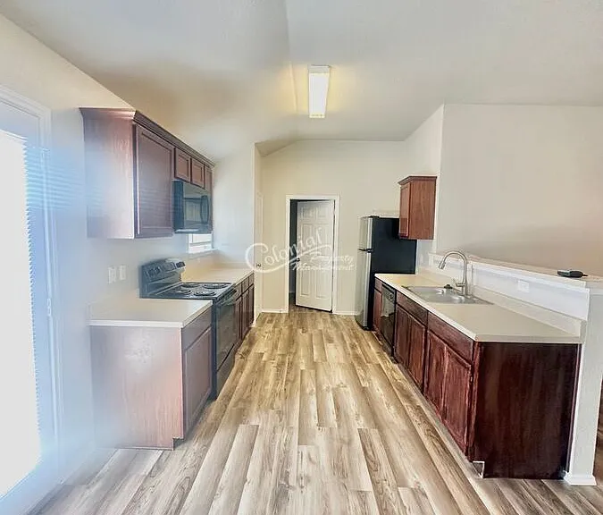 304 Aries Ave — Photo 5