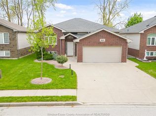 1032 Frederica Ave, Windsor, ON N8P 1V7