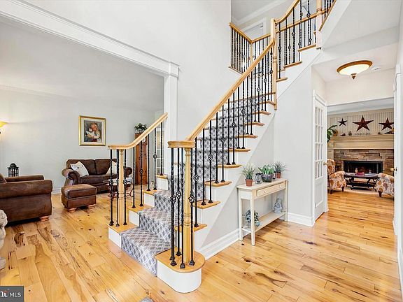 3rd image of 400 Hagan Ct