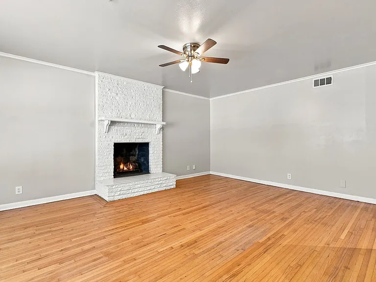 6624 E 27th Pl — Photo 3