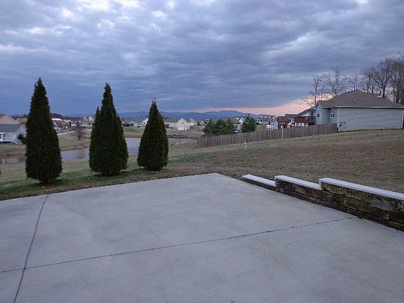 4th image of 213 Mountain View Dr