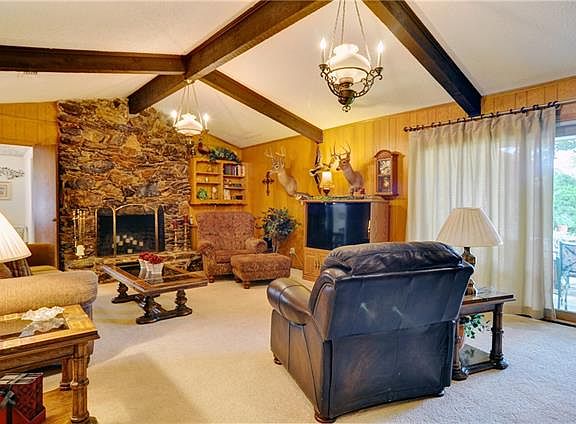 3rd image of 421 Tanglewood Dr