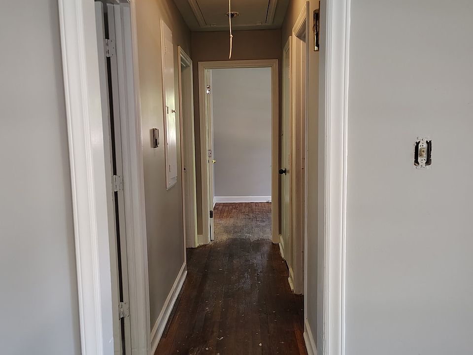 1st image of 412 Beechwood Cir