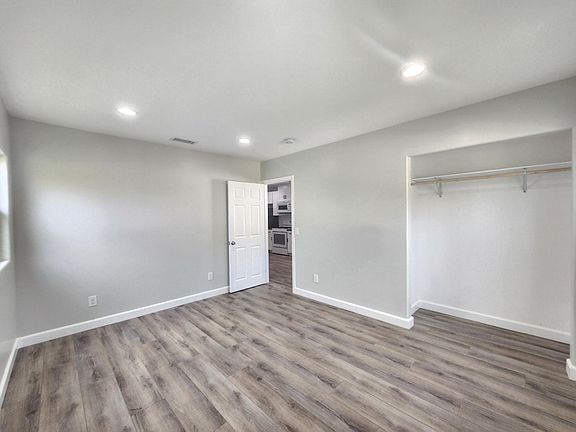 5th image of 213 W Doncrest St #C