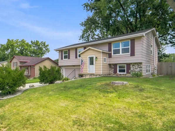 4407 67th St, Urbandale, IA 50322