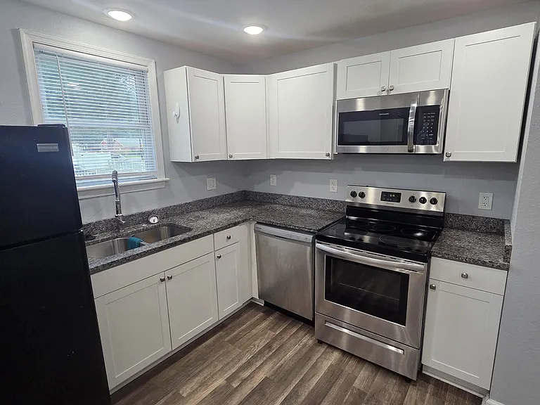 1359 Strand St #A — Photo 13