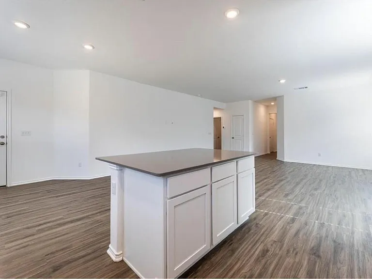 381 Jack Ryan St — Photo 5