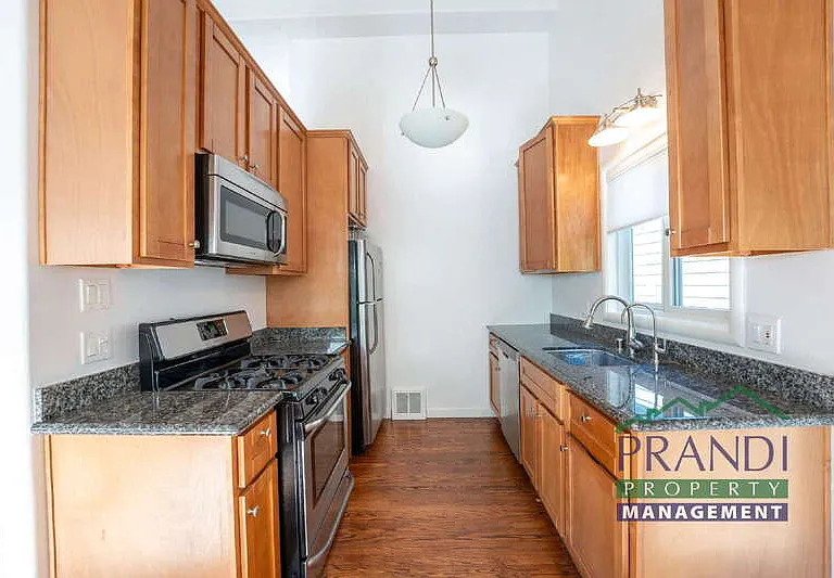 325 Montecito Ave — Photo 4