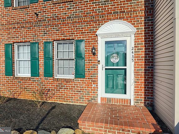 3rd image of 2435 Woodmont Dr