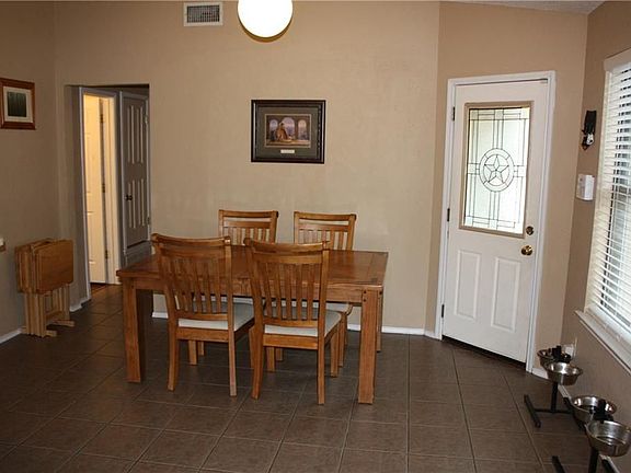5th image of 2804 Bridge Lake Dr