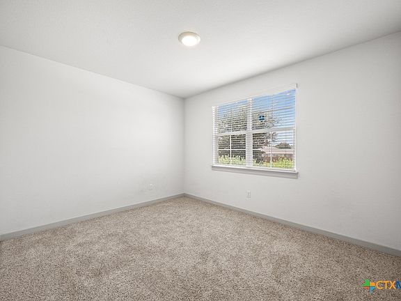 5th image of 10601 Seguin St