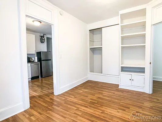 Rented by City Connections Realty | media 2