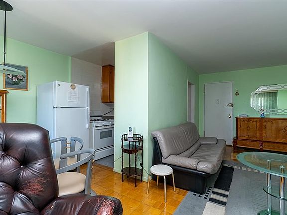 5th image of 2915 W 5th St APT 10-A