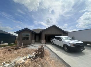 876 S Silverwood Ln, Nixa, MO 65714