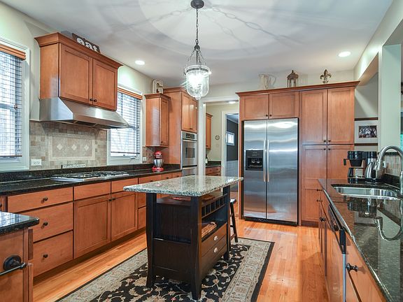 3rd image of 12 E Washington Blvd