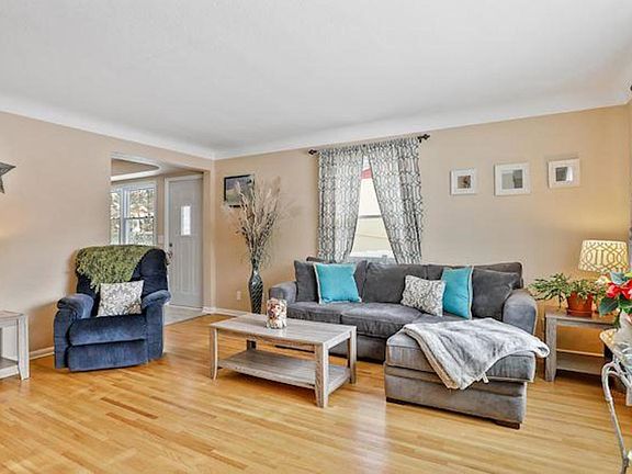4th image of 305 Ruby Dr
