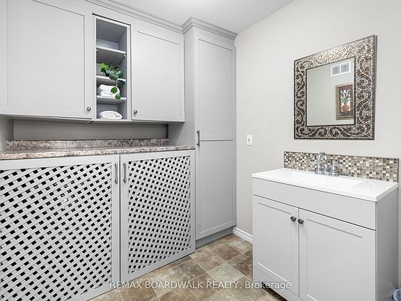 5th image of 14 Davis Ln