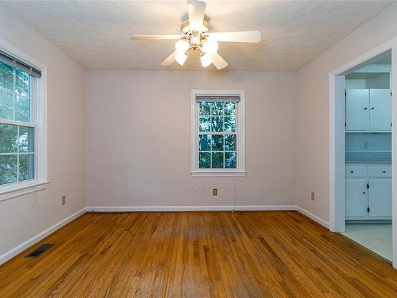 5th image of 94 Lakeside Dr
