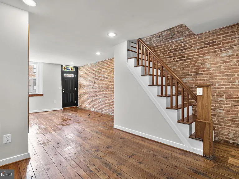112 E Randall St — Photo 11