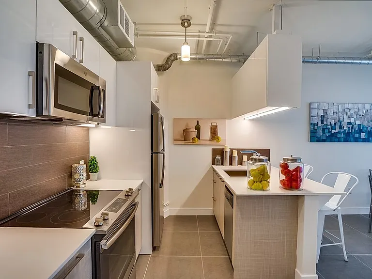 939 S Broadway — Photo 14