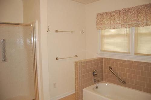 5th image of 3322 Maplelawn Ave NW