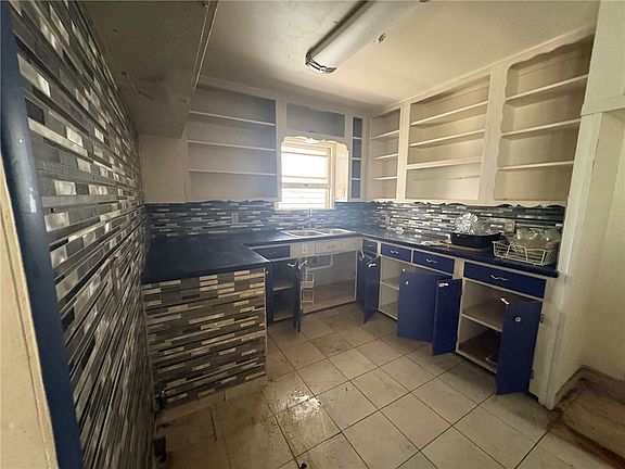 5th image of 1009 Vaky St