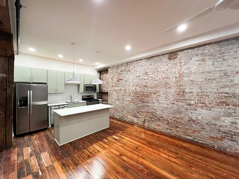 209 Woodward St — Photo 12