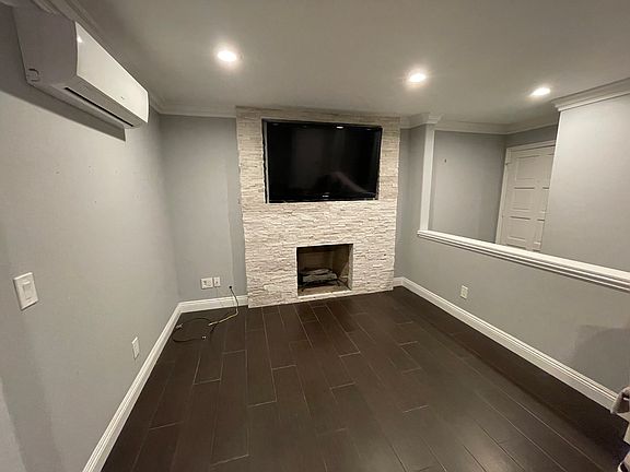 2nd image of 1024 Cabrillo Park Dr APT D