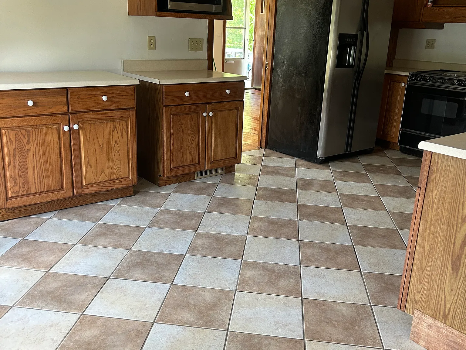 3 bed, 2300 sqft, $1,800 — Photo 3