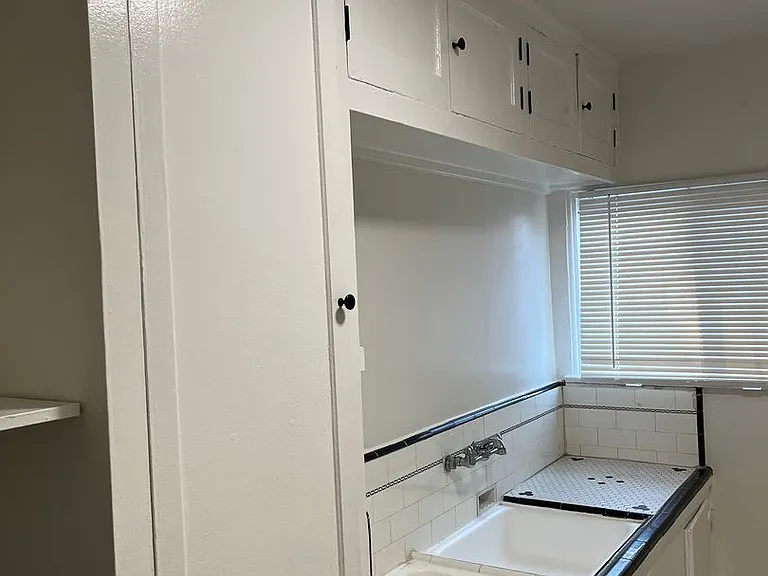 925 N Azusa Ave — Photo 4