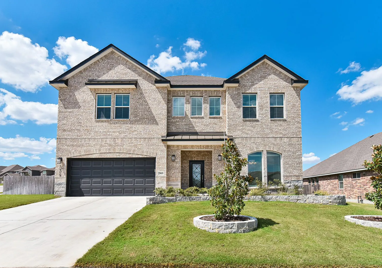 Gorgeous 5 Bedroom Saratoga Home in Killeen — Photo 2