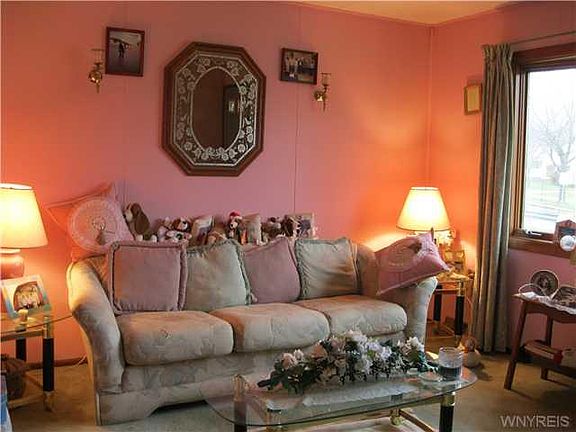 5th image of 259 McNaughton Ave