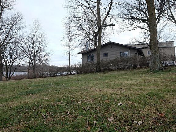 2nd image of 324 Lake Dr